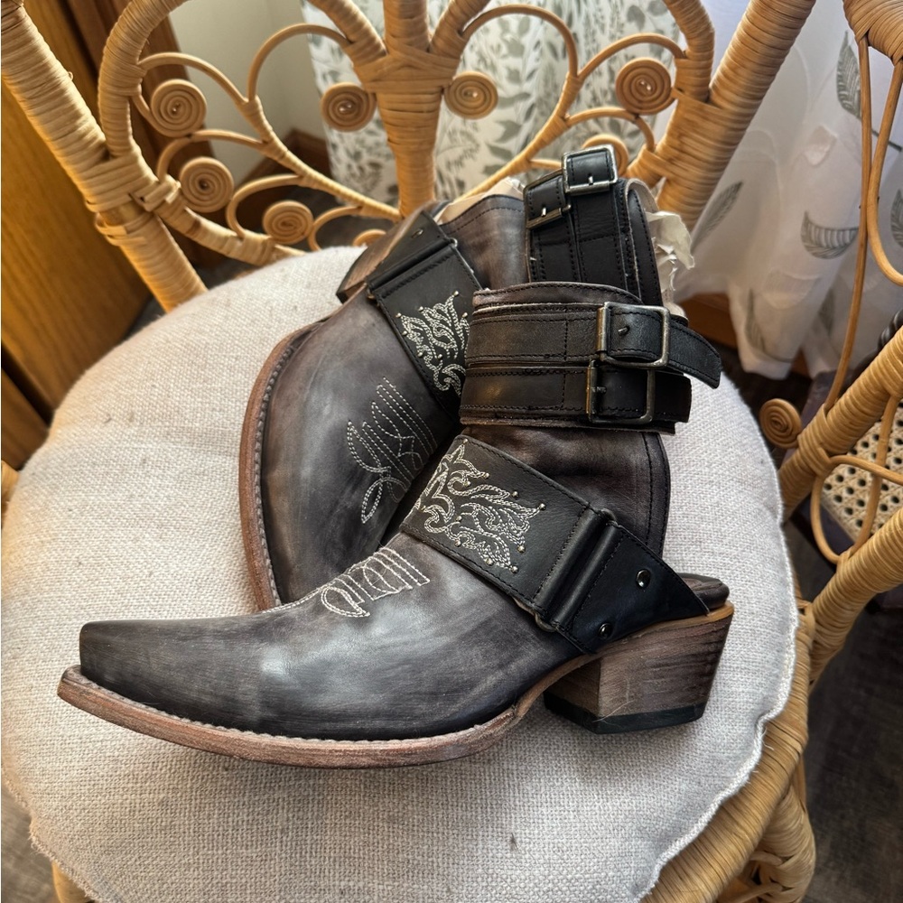 Freebird Waylon Black leather western Booties size 9 - Picture 4 of 5
